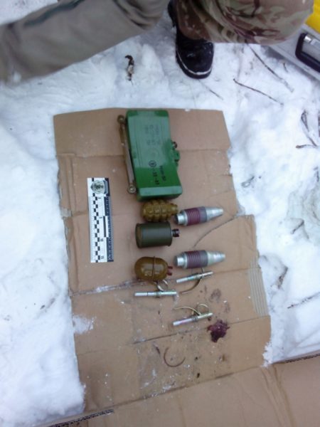 У гуцула на Верховинщині знайшли сотні патронів, гранати та міну (ФОТО)