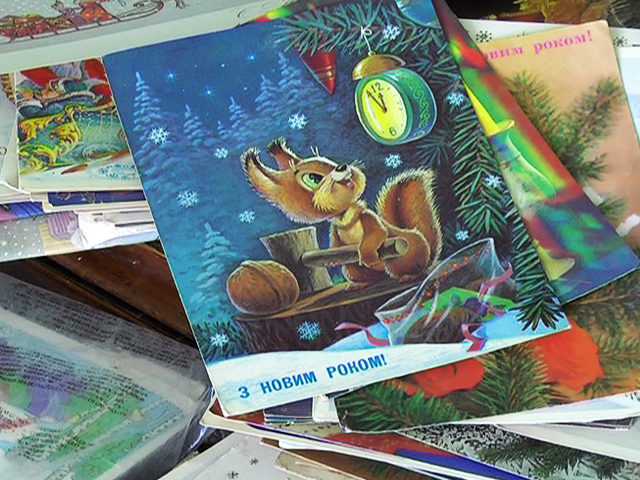 Довоєнні різдвяно-новорічні поштові листівки презентували прикарпатцям (ВІДЕО)