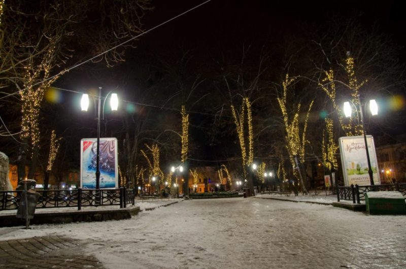 Площа Міцкевича стала яскравішою (ФОТО)