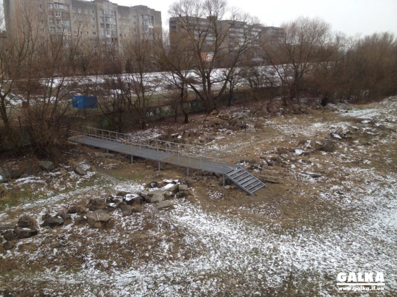Біля франківської річки розчистили територію та облаштували зону відпочинку (ФОТО)