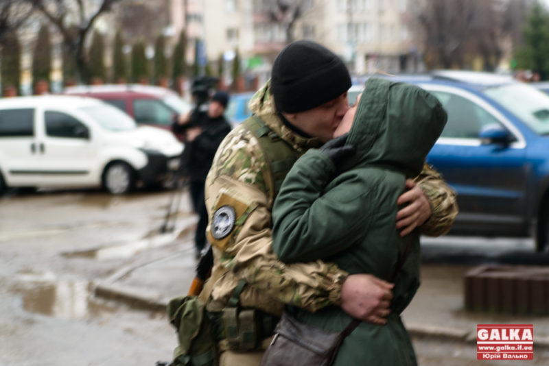 Усі живі та здорові: з АТО додому повернулися бійці батальйону “Івано-Франківськ” (ФОТО)