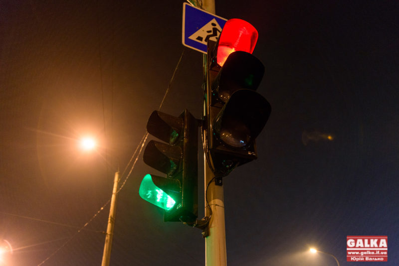 На одному з найпроблемніших перехресть міста запрацював світлофор (ФОТО)