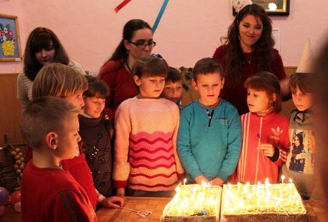 Вже п’ять років франківські “янголи” опікуються школярами Яблунівської школи-інтернату (ФОТО)