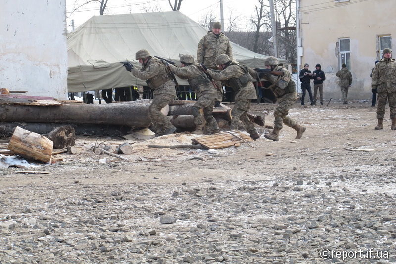 Військові 10-ї гірсько-штурмової бригади показали, як проходять їхні будні (ФОТО)