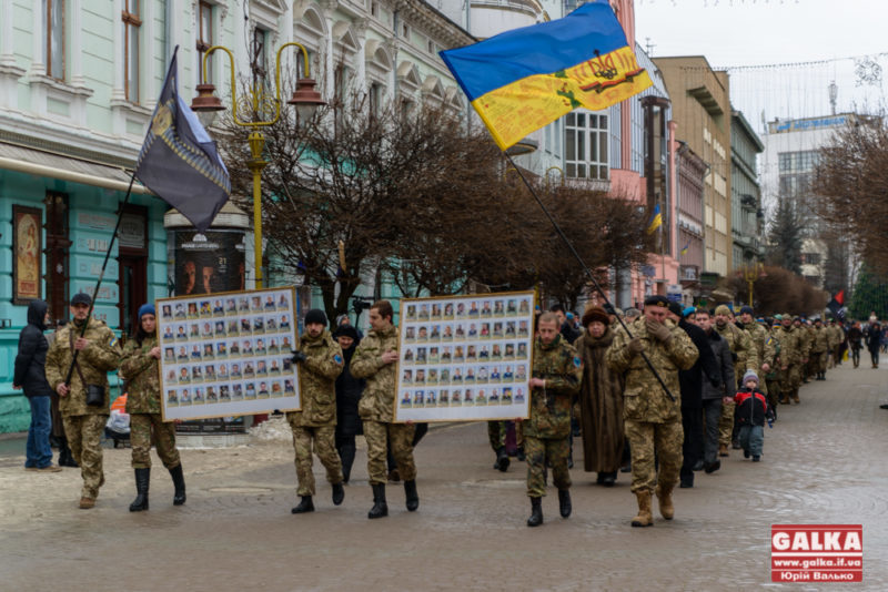 Не забути жертву “кіборгів”: франківці вшанували живих та полеглих захисників Донецького аеропорту (ФОТО)