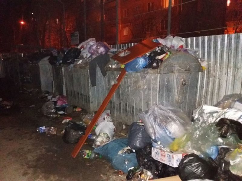 Мешканці Франківська скаржаться на невивезене сміття (ФОТОФАКТ)