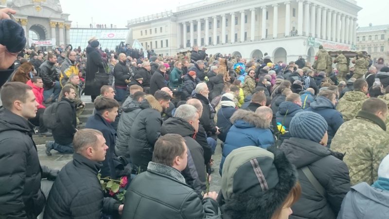 На Майдані прощалися з 7 бійцями, які загинули під Авдіївкою (ВІДЕО)