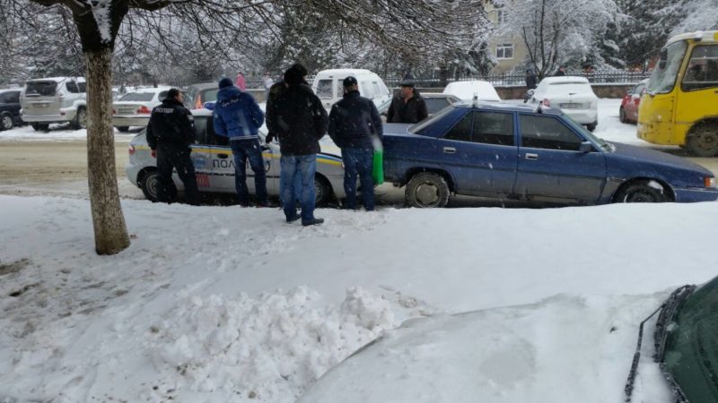 У Франківську трапилася ДТП з участю автівки поліції охорони (ФОТОФАКТ)