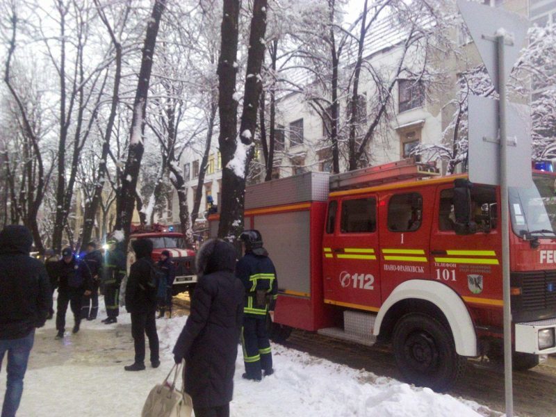У центрі міста рятувальники гасили пожежу в кафе (ФОТОФАКТ)