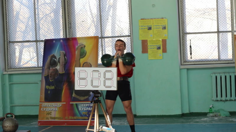 Франківський студент переміг на чемпіонаті України з гирьового спорту (ФОТО)