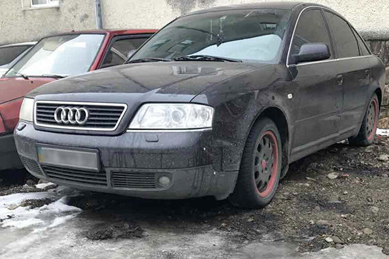 Прикарпатські поліціянти затримали автомобіль із чужими номерними знаками