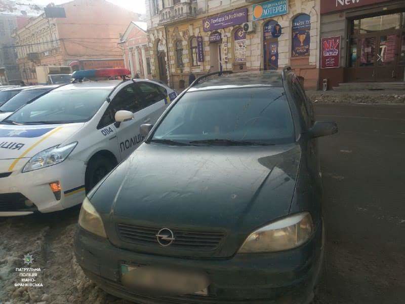 В Івано-Франківську патрульні виявили автомобіль з підробленими документами (ФОТОФАКТ)