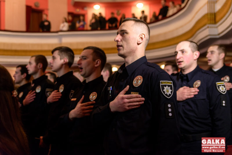 Привітання, нагороди, концерт: патрульна поліція урочисто відсвяткувала рік роботи в Івано-Франківську (ФОТО, ВІДЕО)