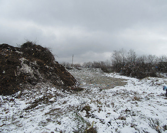 На сміттєзвалищі у Надвірнянському районі знайшли тіло вбитого юнака (ФОТО)
