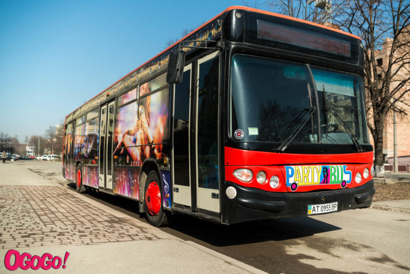 Вечірка на колесах: перший на Західній Україні Party bus з’явився у Франківську (ВІДЕО)