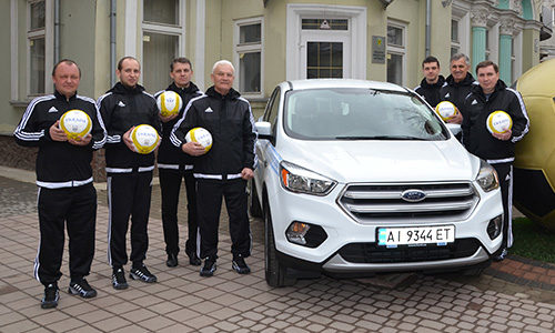 Обласна федерація футболу отримала автомобіль Ford Kuga та тисячу м’ячів (ФОТО)