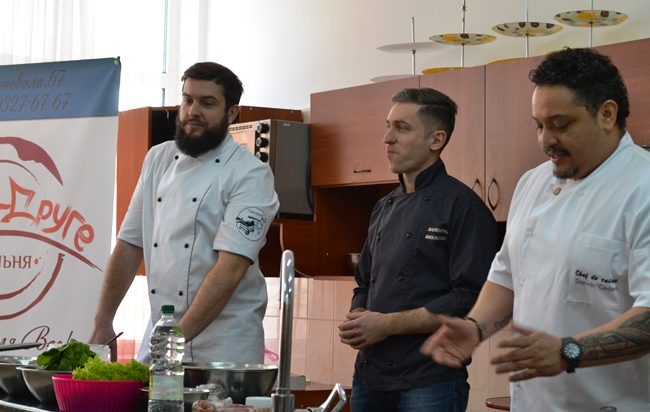Знані шеф-кухарі поділилися з франківськими студентами секретами молекулярної кухні (ФОТО)