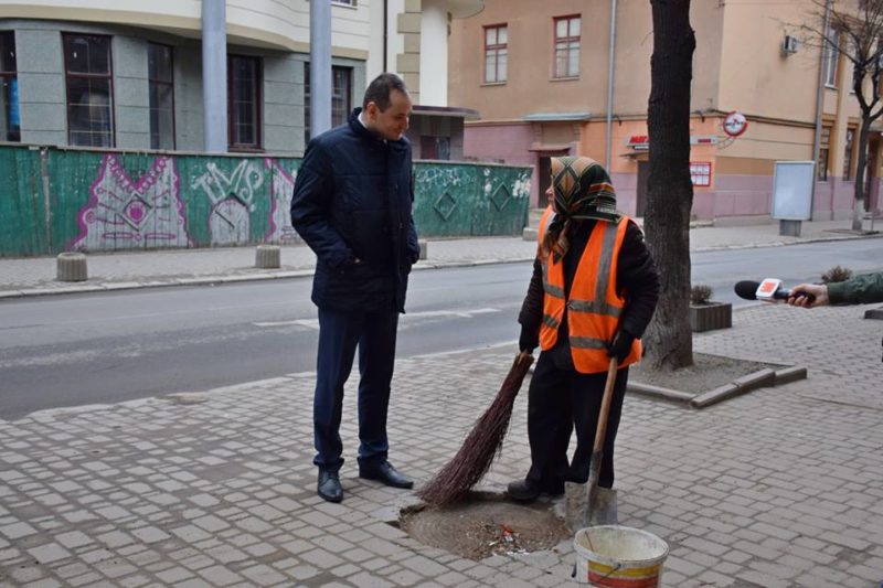 Марцінків перевірив, як прибирають вулиці Франківська (ФОТО)