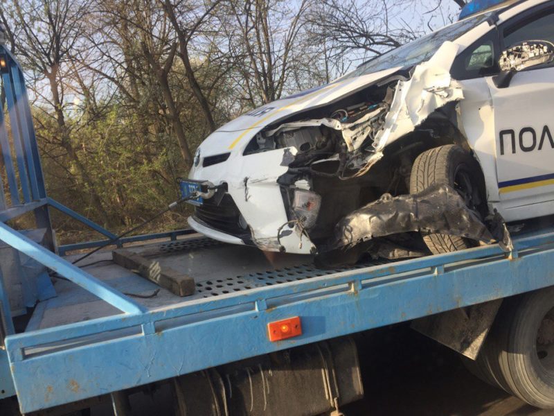 На Сахарова неуважний патрульний розбив службовий Prius (ФОТО)