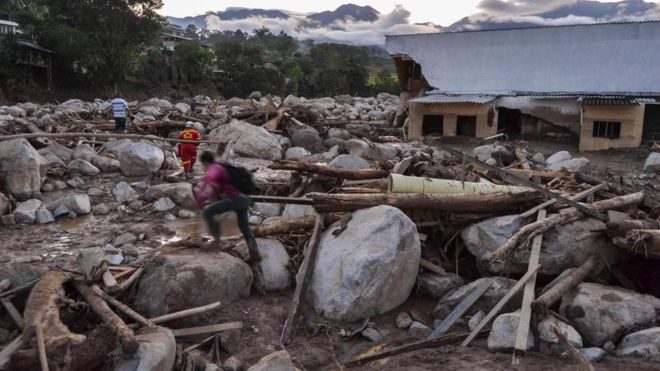 У Колумбії потоки землі і каміння накрили цілі квартали, є 254 загиблих