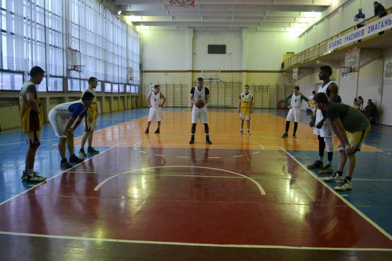 Прикарпатські баскетболісти-аматори змагаються за першість (ФОТО)