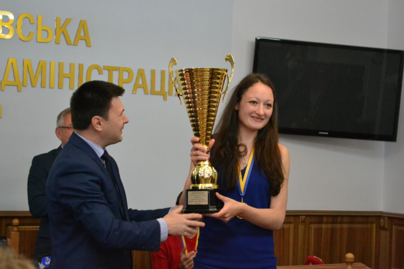 У Франківську нагородили баскетболісток, які вперше в історії Прикраття перемогли у Чемпіонаті України (ФОТО)
