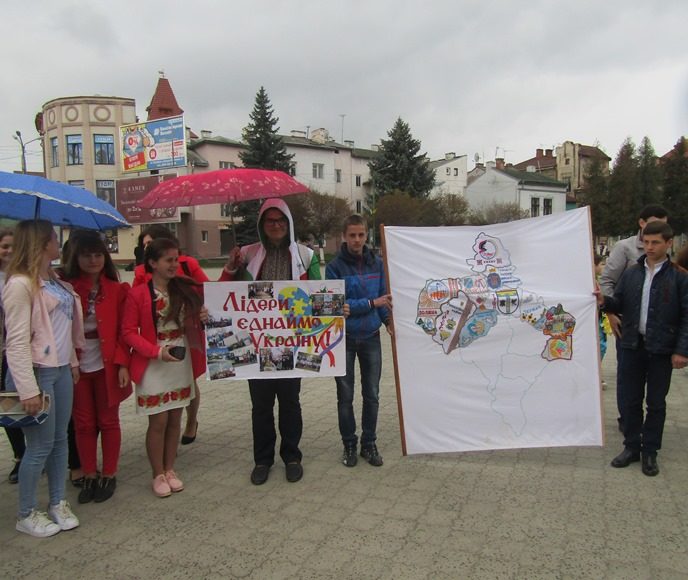 Карта «Лідери, єднаймо Україну!» мандрує Прикарпаттям (ФОТО)