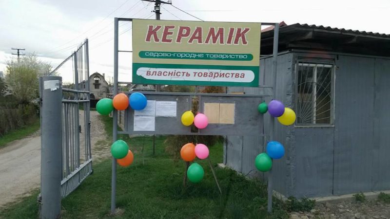 У Крихівцях з  повітряними кульками зустріли автобус за новим маршрутом до садового товариства (ФОТОФАКТ)