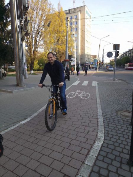 Марцінків приїхав на роботу велосипедом (ФОТО)