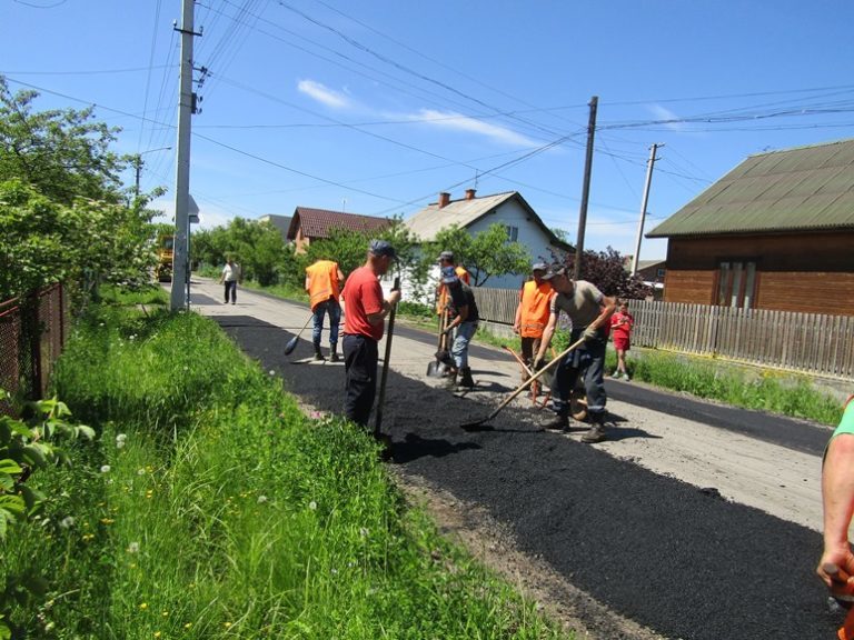 У Надвірній активно ремонтують дороги (ФОТО)