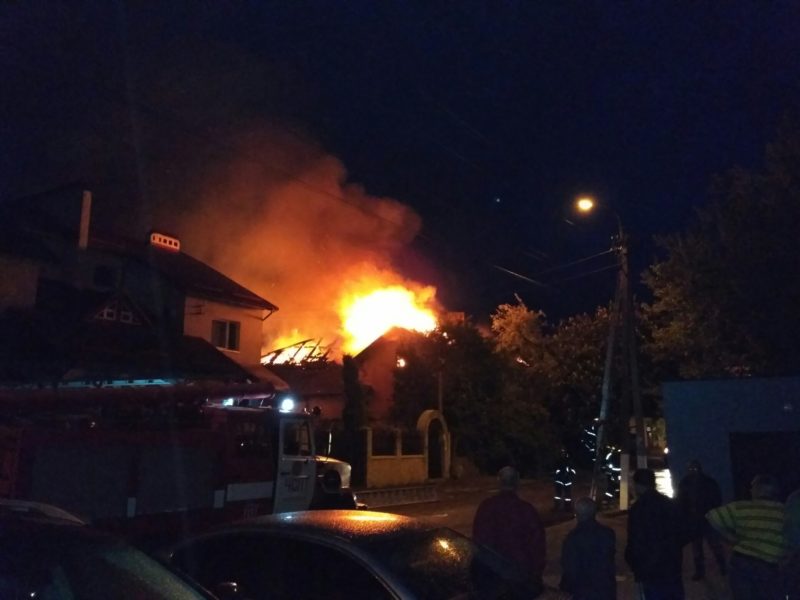 Масштабна пожежа сталася вночі на Нацгвардії (ФОТО, ВІДЕО)