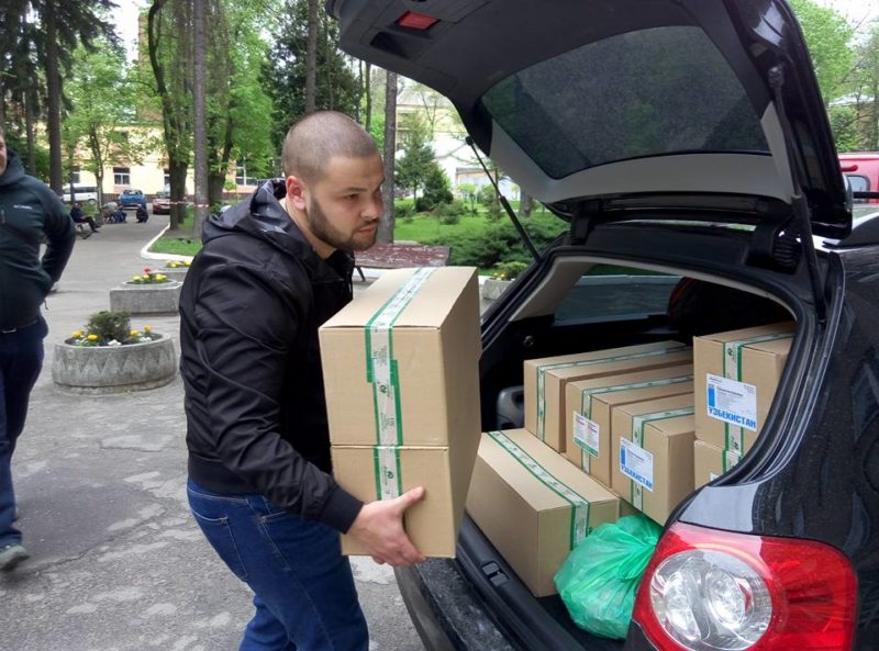 Прикарпатські волонтери передали допомогу до Львівського госпіталю (ФОТО)