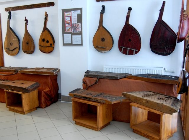 Унікальну виставку музичних інструментів відкрили у Долині (ФОТО)