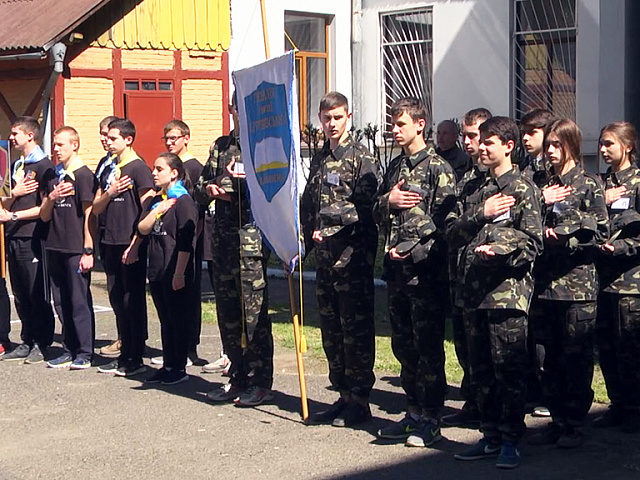 Прикарпатські школярі позмагалися у військово-патріотичній грі (ВІДЕО)