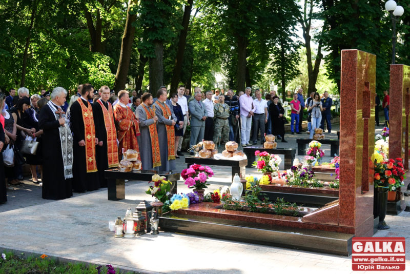 У Франківську вшанували правоохоронців, які першими загинули під час війни на сході України (ФОТО)