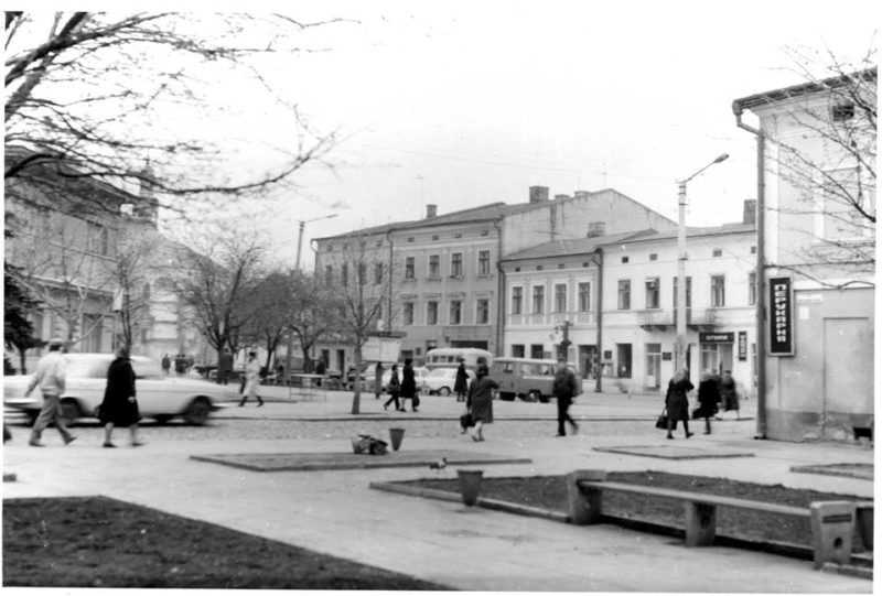 Як виглядав центр Івано-Франківська 30 років тому (ФОТО)