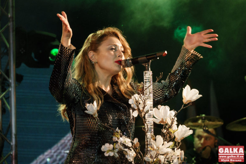 Тіна Кароль знову відіграє концерт на Прикарпатті