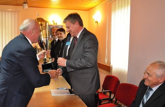 Ректора франківського університету нагородили пам’ятним кубком польської академії (ФОТО)