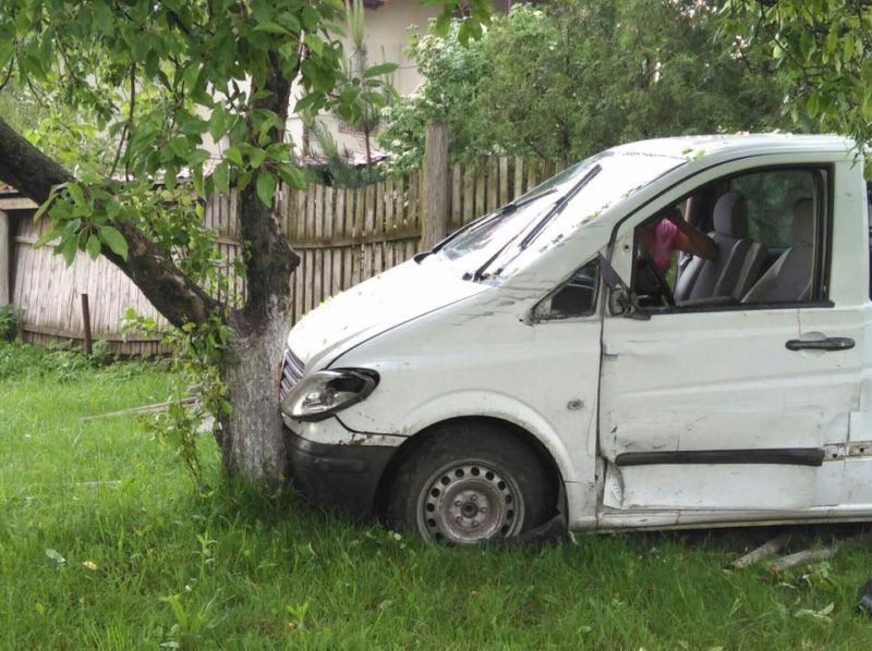 П’яний священик вчинив аварію біля Львова (ФОТО)