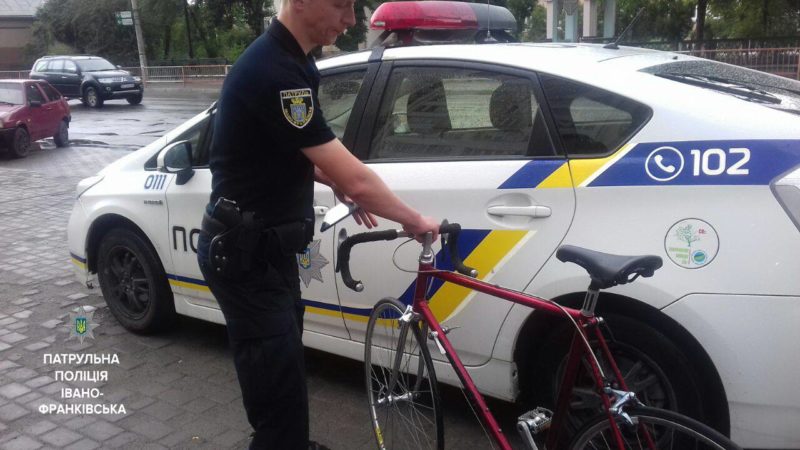 У Франківську затримали чоловіка на краденому велосипеді