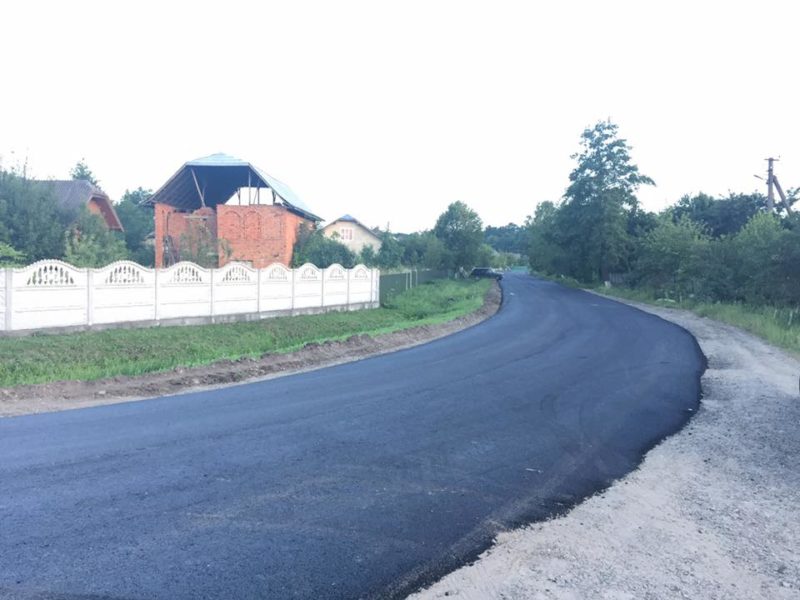 На Коломийщині ремонтують дорогу (ФОТО)