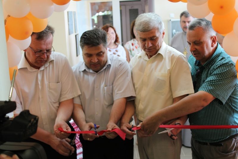 У Снятині енергетики відкрили центр обслуговування клієнтів та освятили автомобіль (ФОТО)