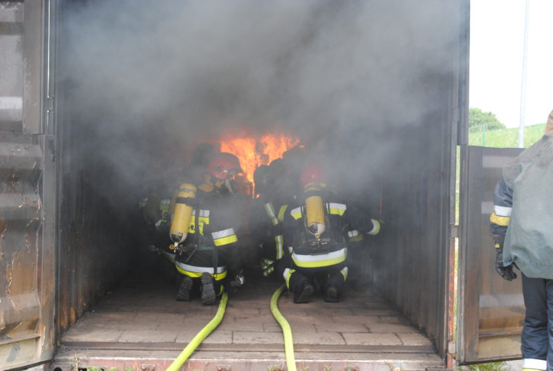 Прикарпатські рятувальники гасили пожежу у Польщі (ФОТО)