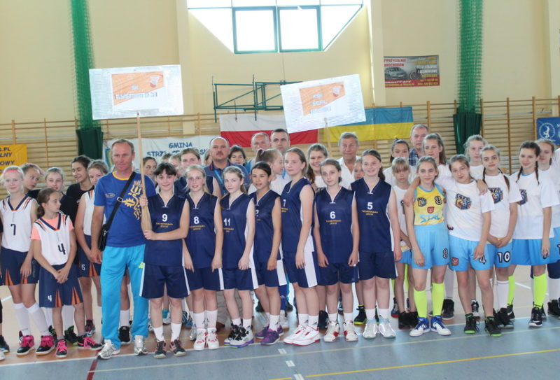 Юні баскетболістки з Тисмениччини змагалися за першість у Польщі (ФОТО)