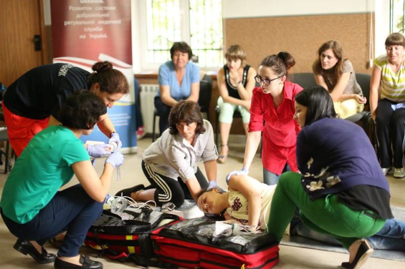 Франківських вчителів учили надавати першу медичну допомогу (ФОТО)