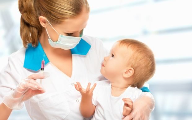 Франківським батькам нагадують про потребу вакцинації дитини
