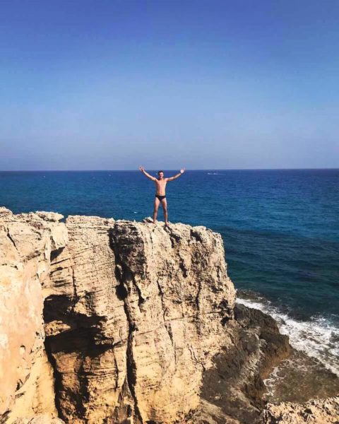 Депутат на відпочинку: Мерінов на Кіпрі засмагає, стрибає зі скелі в море та смакує кукурудзу (ФОТО, ВІДЕО)