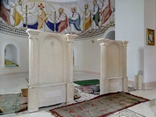У галицькій церкві встановлюють унікальний іконостас (ФОТО)