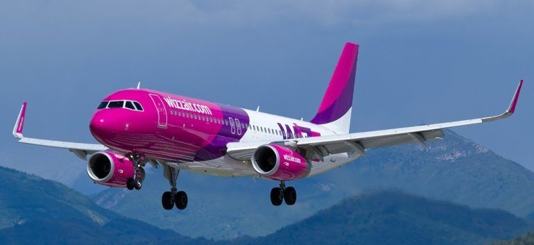 Wizz Air скасовує плату за габаритну ручну поклажу