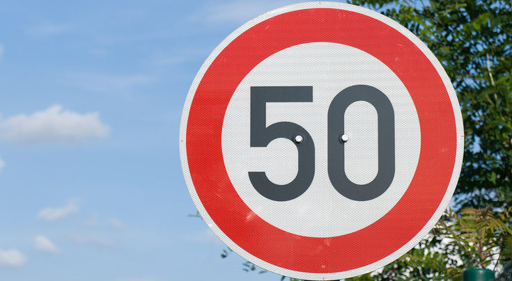 Максимальну швидкість у містах пропонують обмежити до 50 км/год